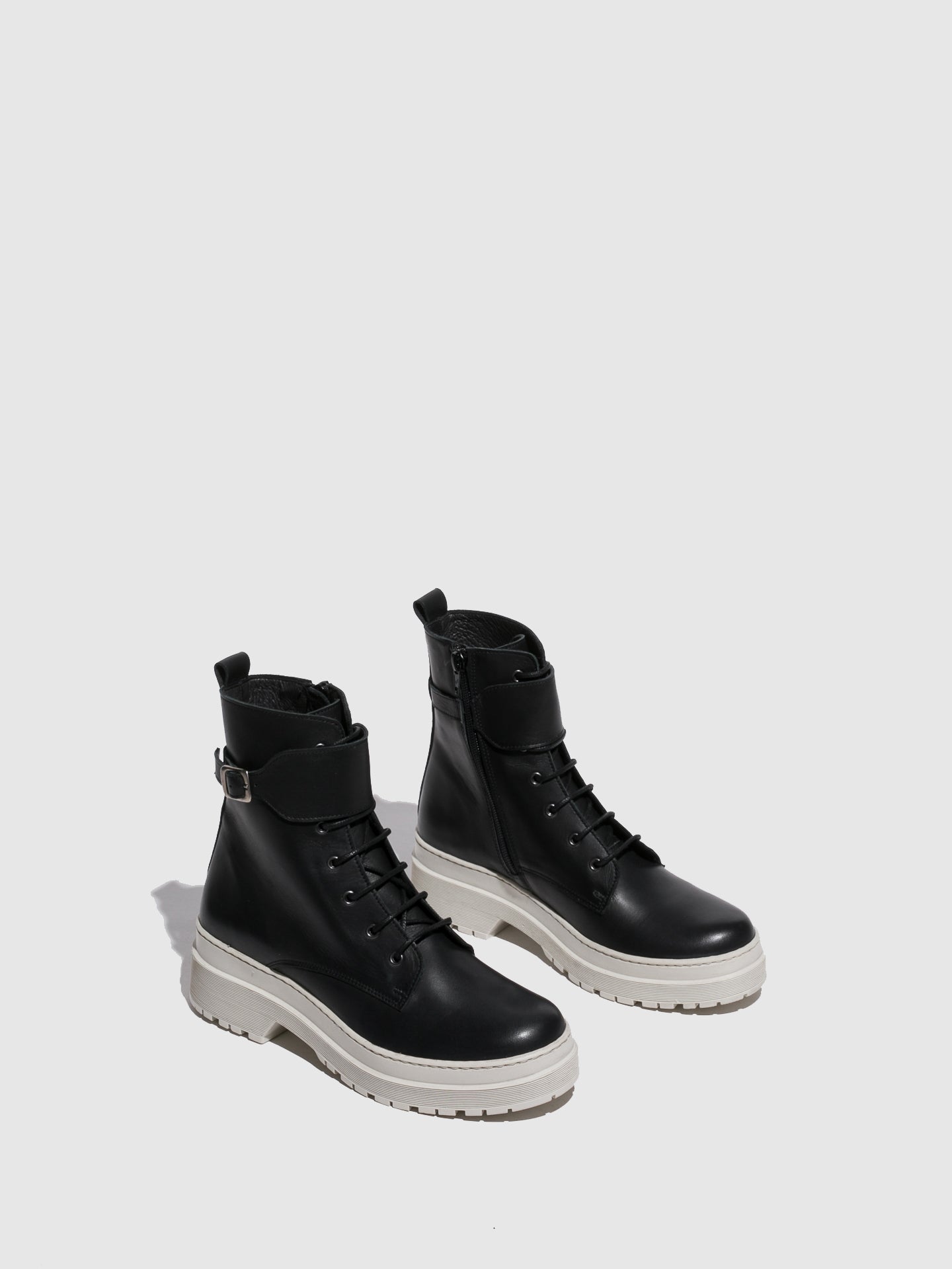 Fungi Botas com Fivela em Preto